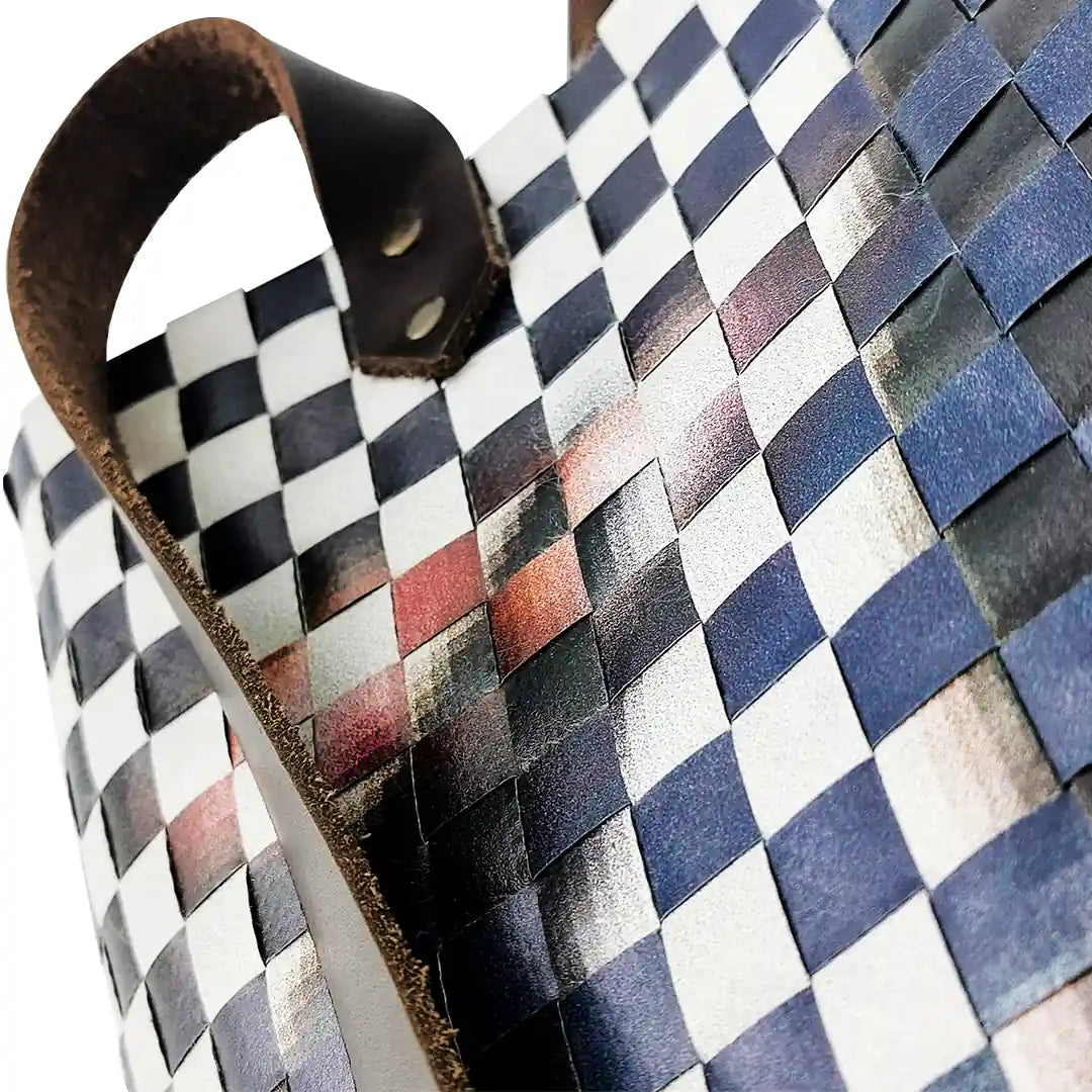 Inversa Bag 5923 by ReCreate, a tote in reclaimed advertising banner with inverted weaving, leather straps and one inner pocket. - detail