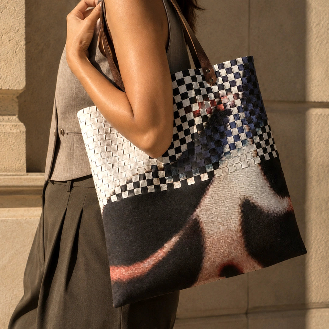 Inversa Bag 5923 by ReCreate, a tote in reclaimed advertising banner with inverted weaving, leather straps and one inner pocket. - in use