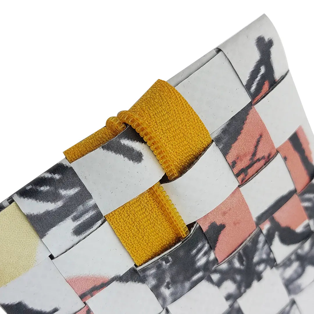 Slim zipped pouch made from reclaimed advertising material, ideal for pens, small objects and daily essentials. - zipper detail