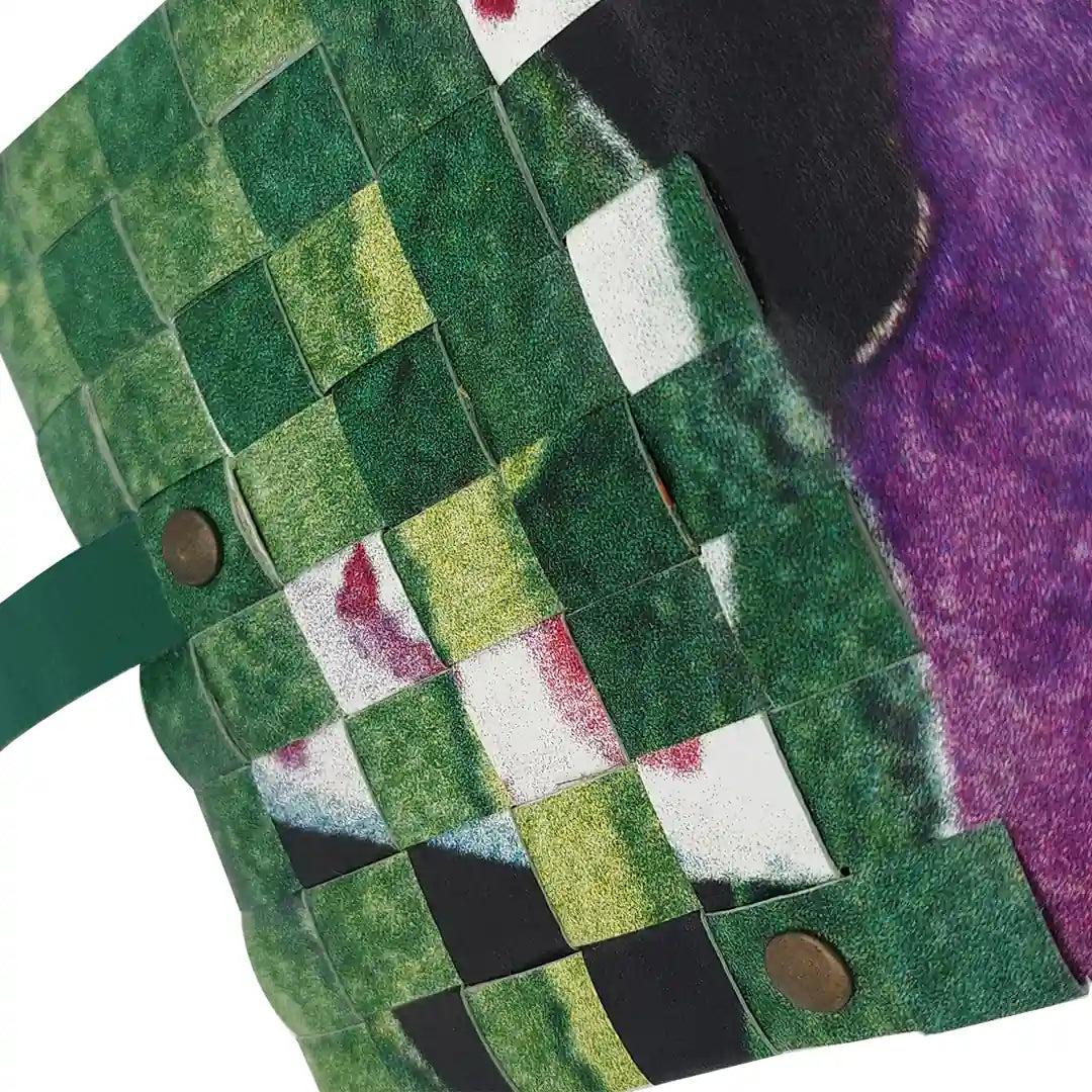 Peter Wallet 725 is a ReCreate wallet made from reclaimed advertising banner, with woven green details, coin space and room for up to 6 cards. - detail